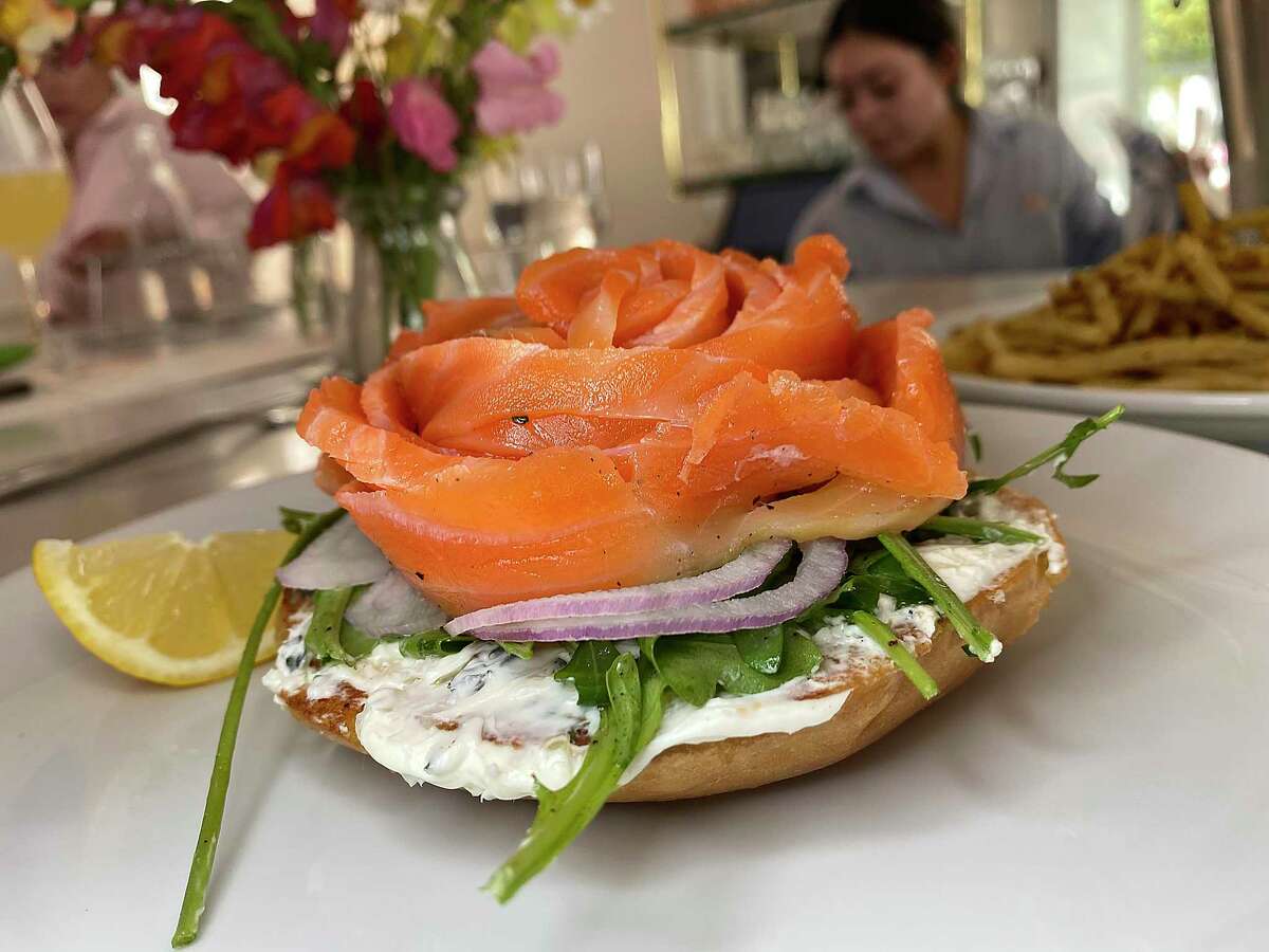 Review Little Em’s Oyster Bar brings a boutique glow to seafood in San