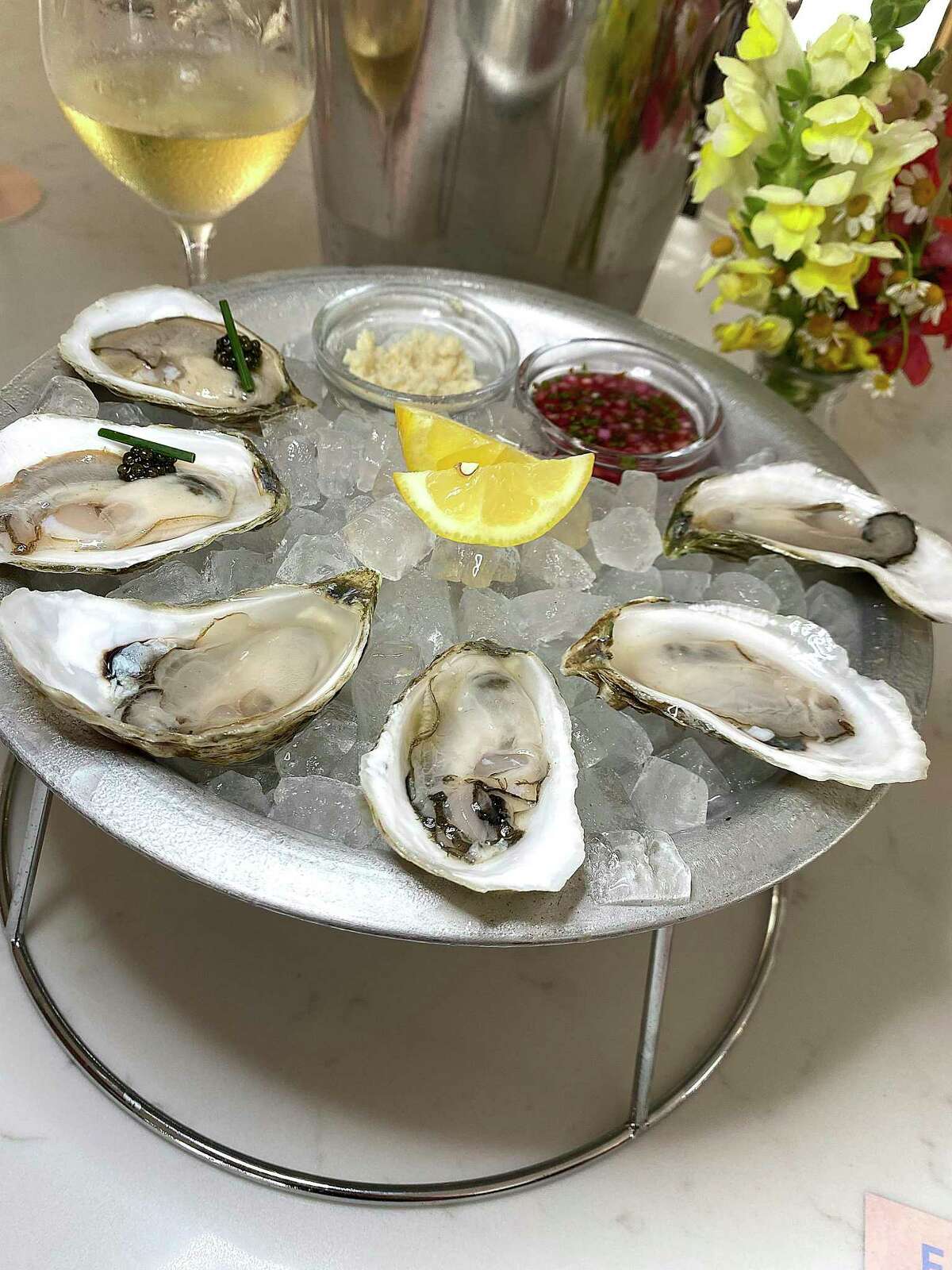 Review Little Em’s Oyster Bar brings a boutique glow to seafood in San