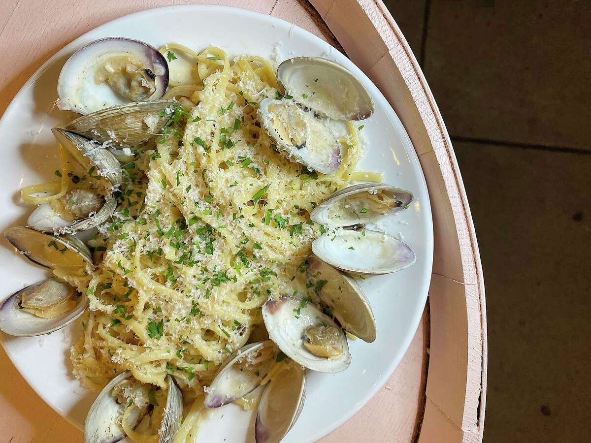 Review Little Em’s Oyster Bar brings a boutique glow to seafood in San