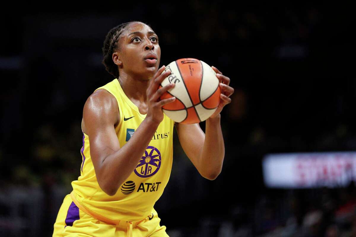 Los Angeles Sparks forwards and sisters Nneka Ogwumike (30) and