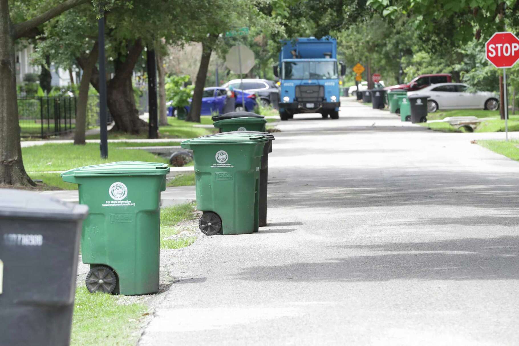 A city recycling truck picks up a bin on Allston, near 8th Street, on Thursday. Houston now is offering a $3,000 signing bonus as the city looks to hire more than 100 people to bolster Solid Waste’s ranks.