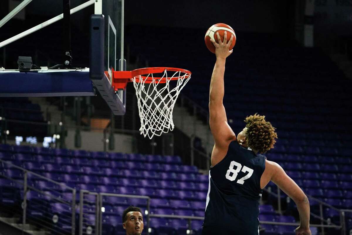 Kenneth Lofton Jr. has been named to the USA Basketball Under-19 FIBA World Cup Team.