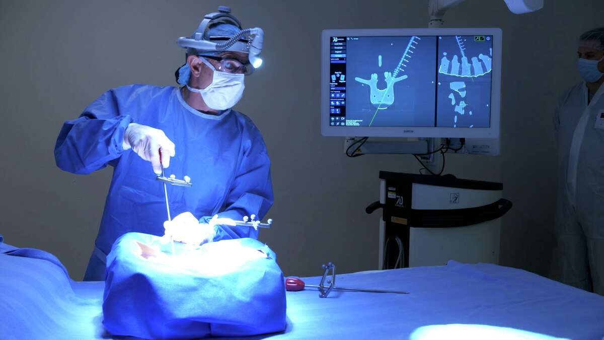 Dr. Gerard Girasole, co-director of the CT Orthopaedic Institute at Hartford HealthCare and St. Vincent’s Medical Center demonstrates the latest 7D spine surgery technology.