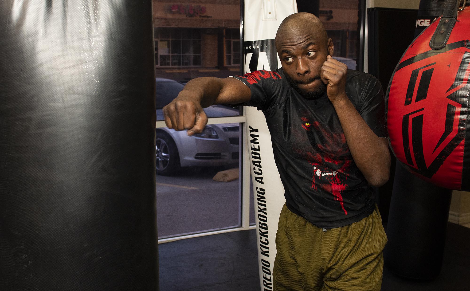 Laredo Morning TimesLaredoan wins MMA pro debut in Mexico