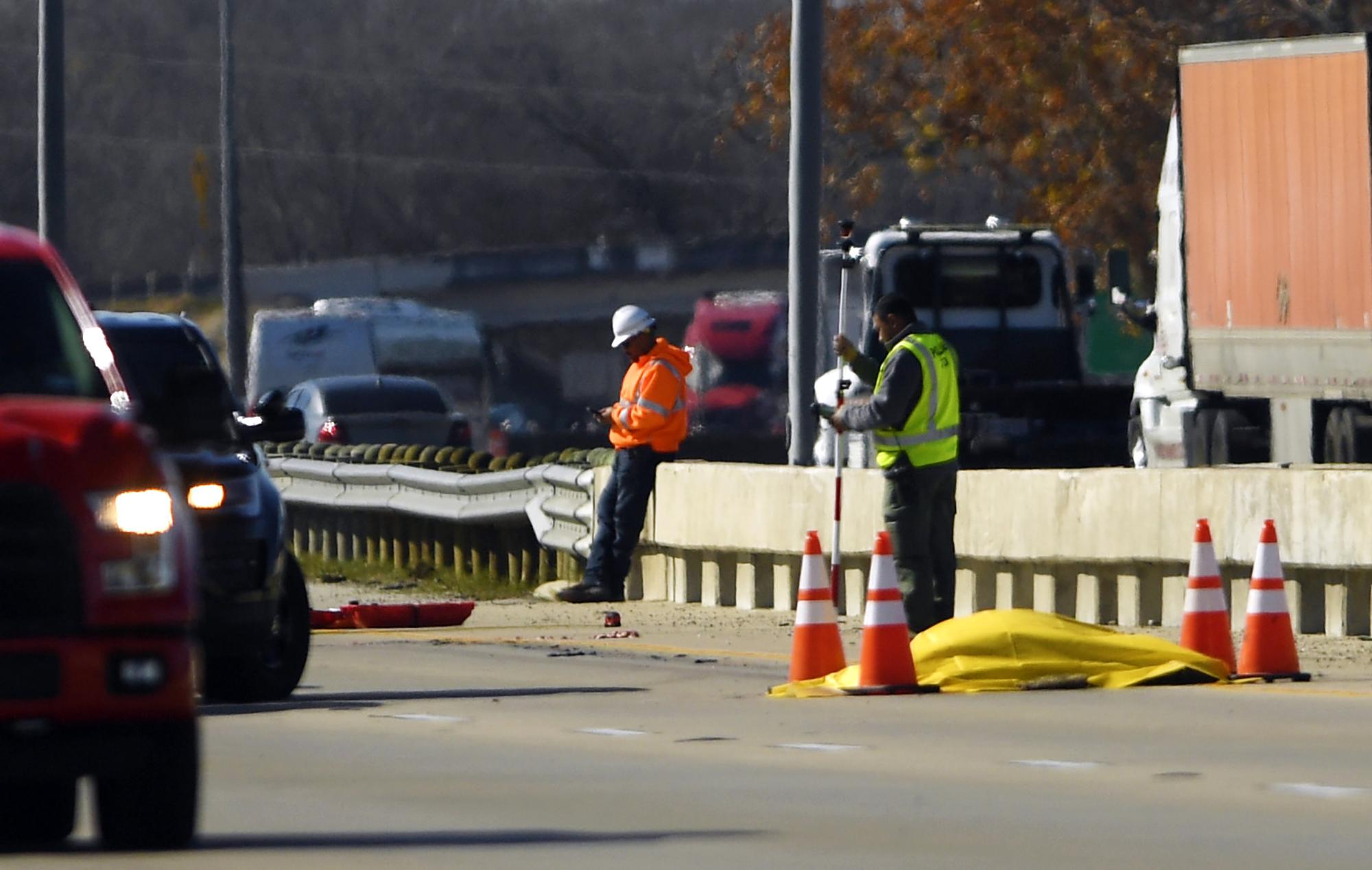 Two TxDOT workers find $2,000 cash on side of highway, turn it in