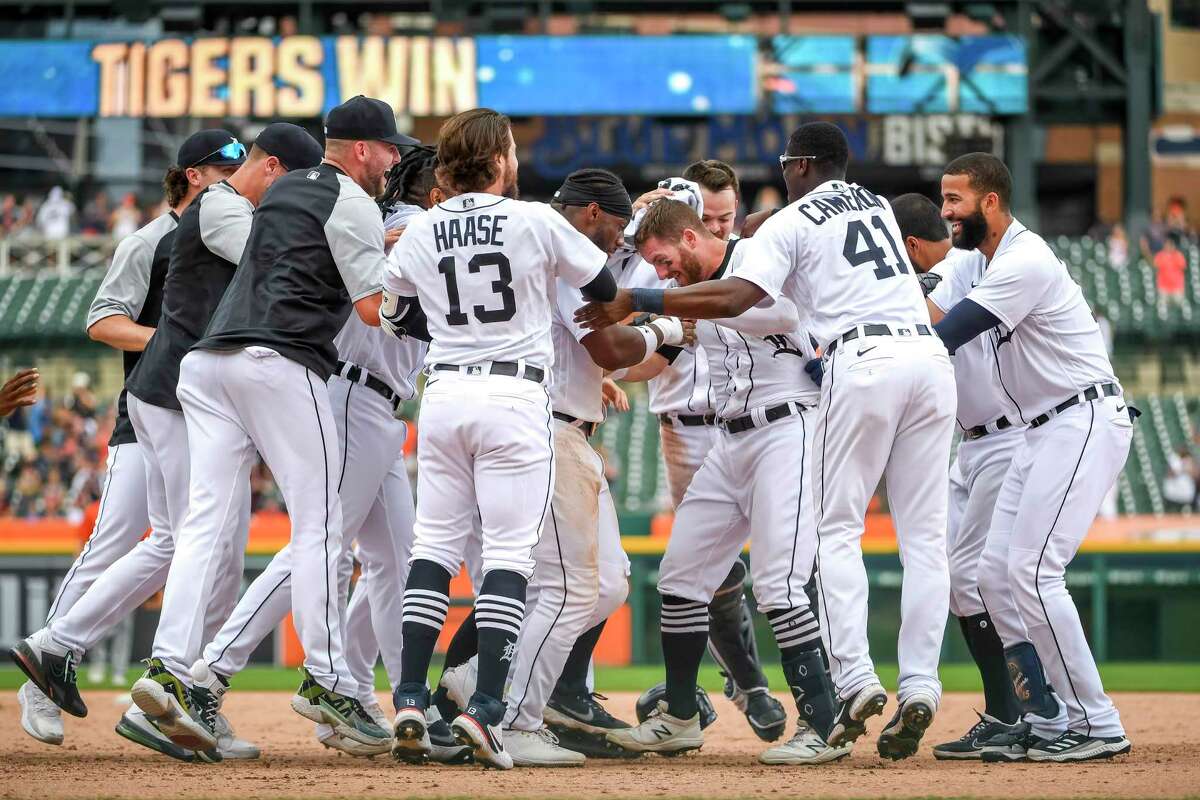 Astros 2, Tigers 1