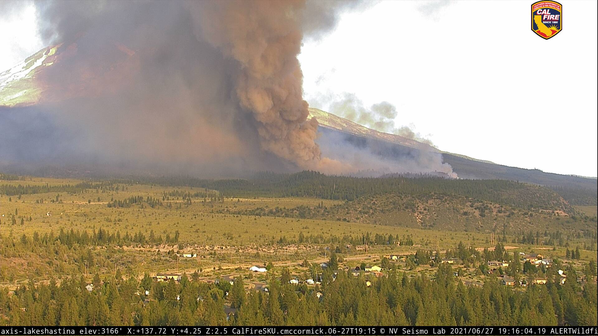 Photos: Mount Shasta looks as if it's erupting as Lava Fire burns