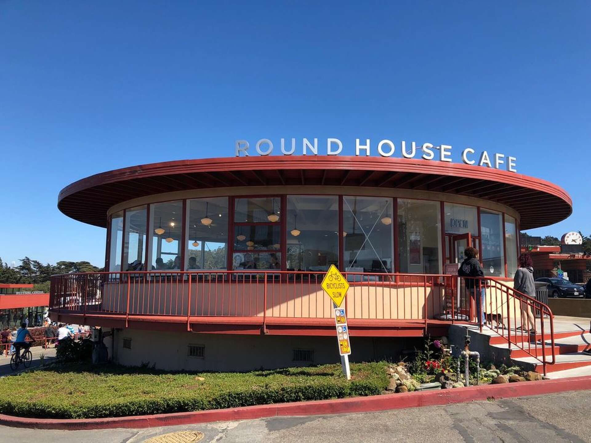 Round cafe discount