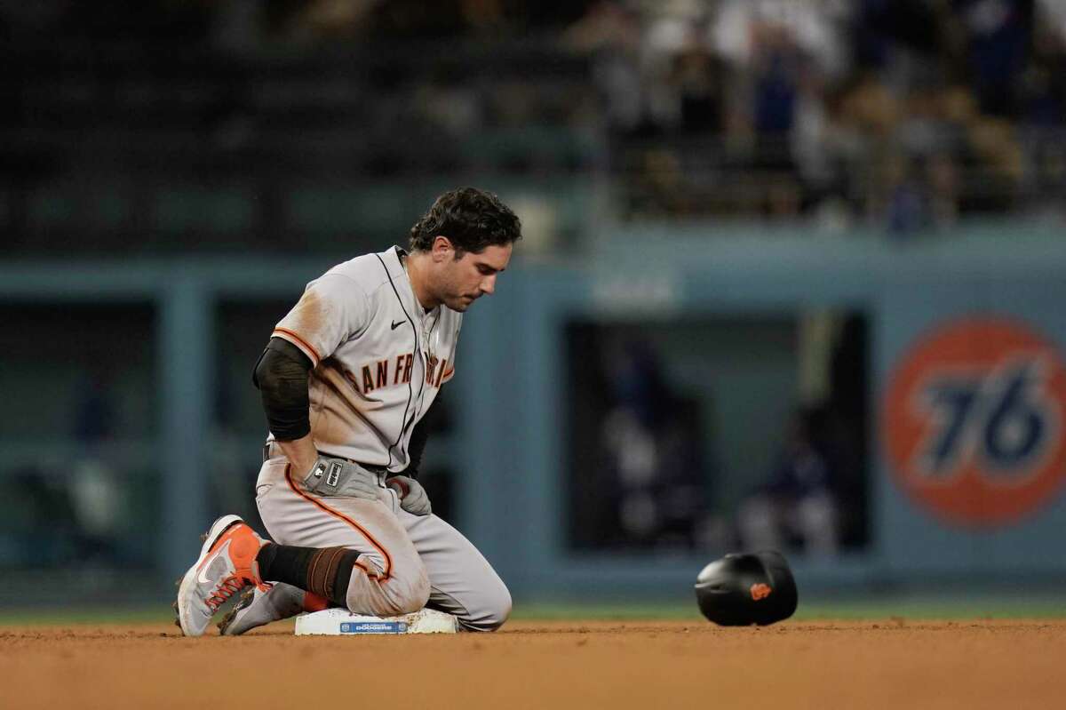 Giants out-hit Dodgers but not when it counts, lose 3-2