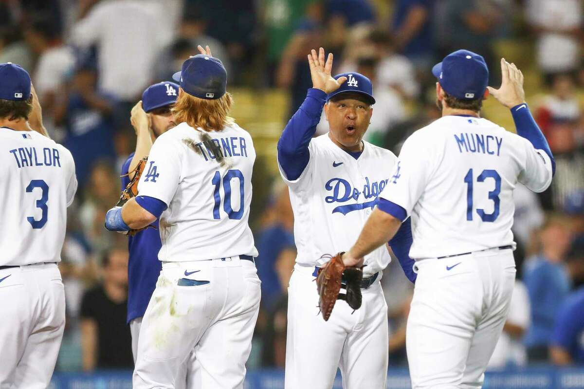 Muncy HR, Dodgers beat Kazmir, Giants for 7th straight win