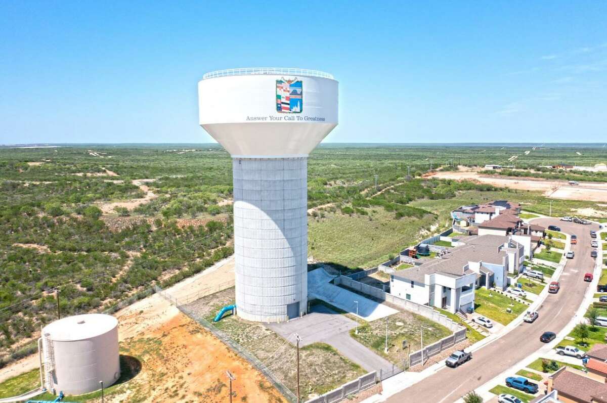 Laredo unveils 6.5M elevated water tank with ribboncutting ceremony