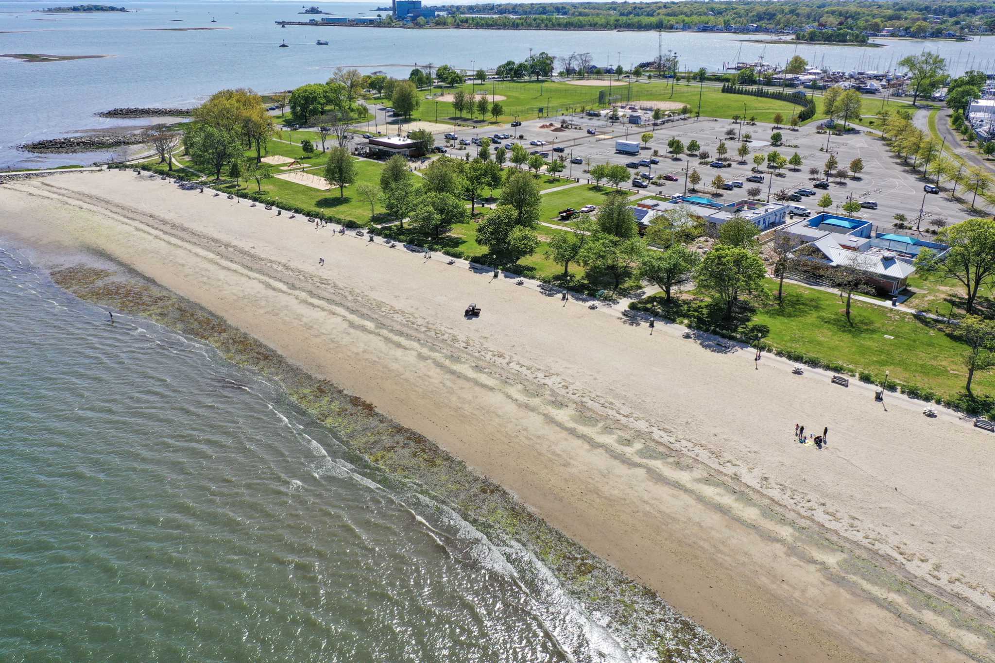 Police: Teen lifeguard pulled girl, 9, from water and revived her at Norwalk beach - Vimarsana News