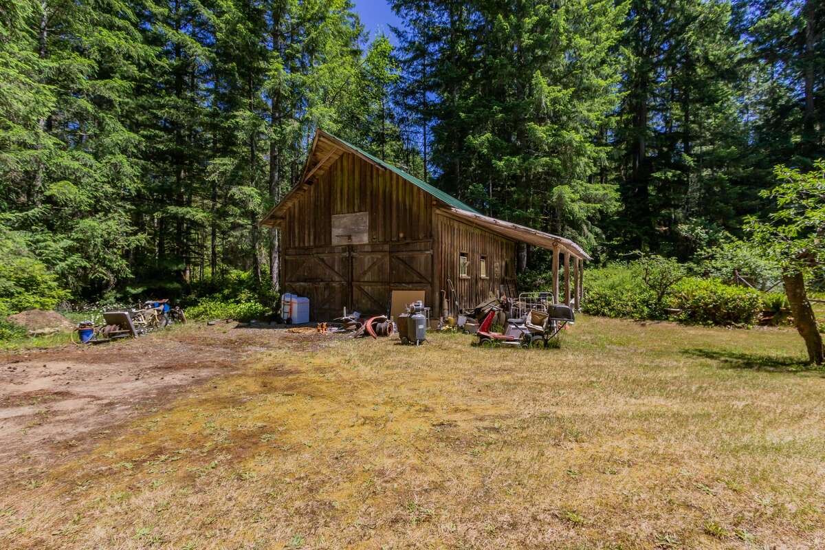 escape-it-all-log-cabin-on-4-acres-in-port-orchard-washington-asks