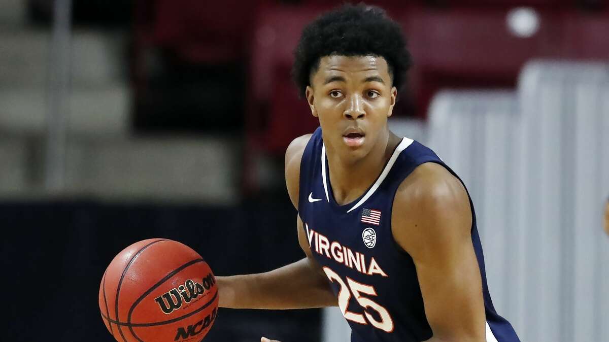 Virdžinijos atstovas Trey Murphy III žais prieš Bostono koledžą pirmoje NCAA koledžo krepšinio rungtynių pusėje, šeštadienį, sausio 1 d. 2021 m. 9 d., Bostone.