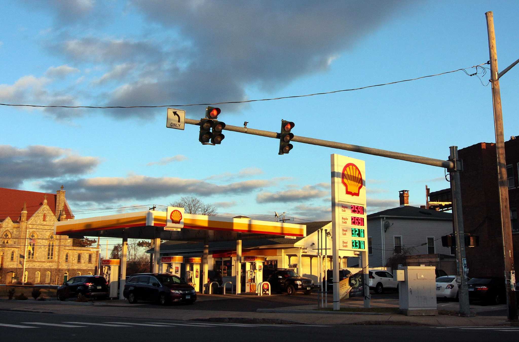 CT average gas price reaches highest in 2021 ahead of holiday weekend