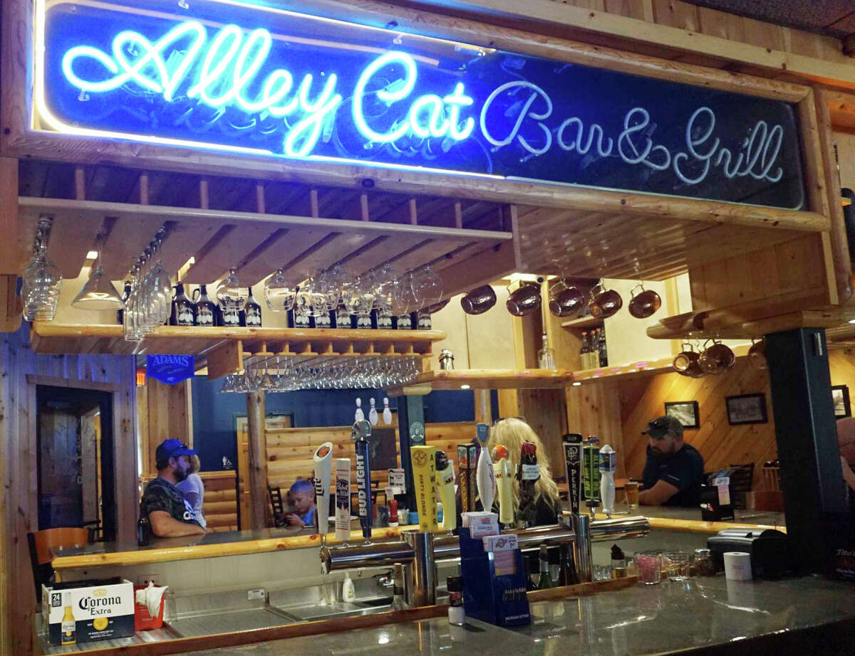 BUSINESS BUZZ: Alley Cat Bar & Grill rolls three experiences into one