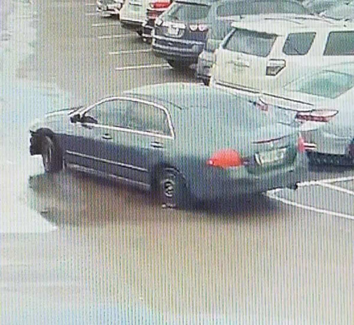 Beaumont PD release car photos following robbery near mall