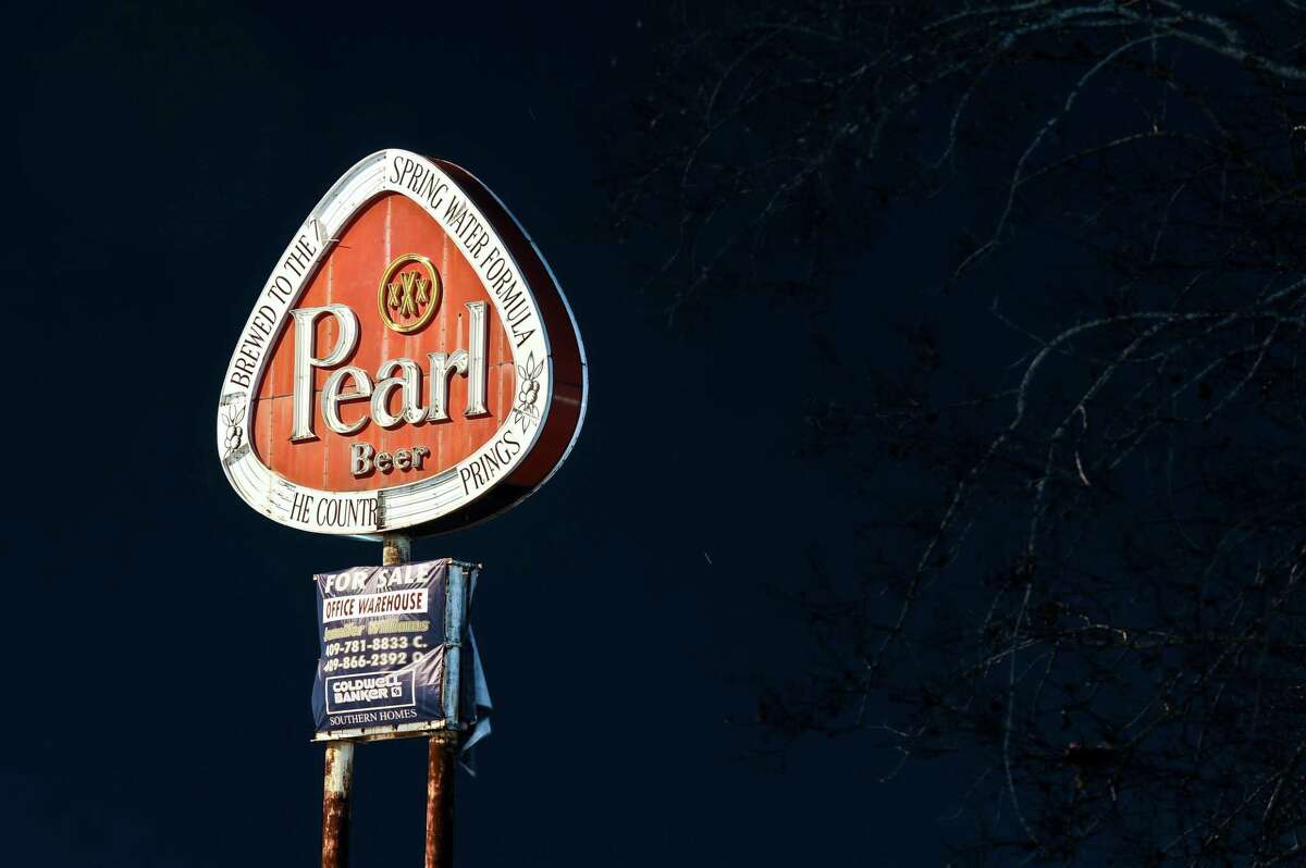 pearl beer neon sign