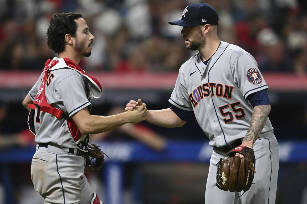 Gurriel scores on error in 10th, Astros sweep Indians 4-3