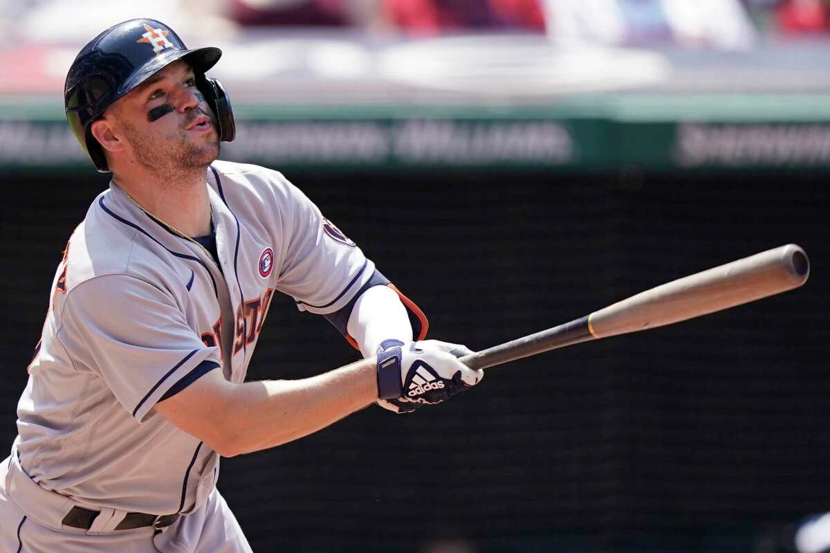 Astros complete sweep of Indians with win in extra innings
