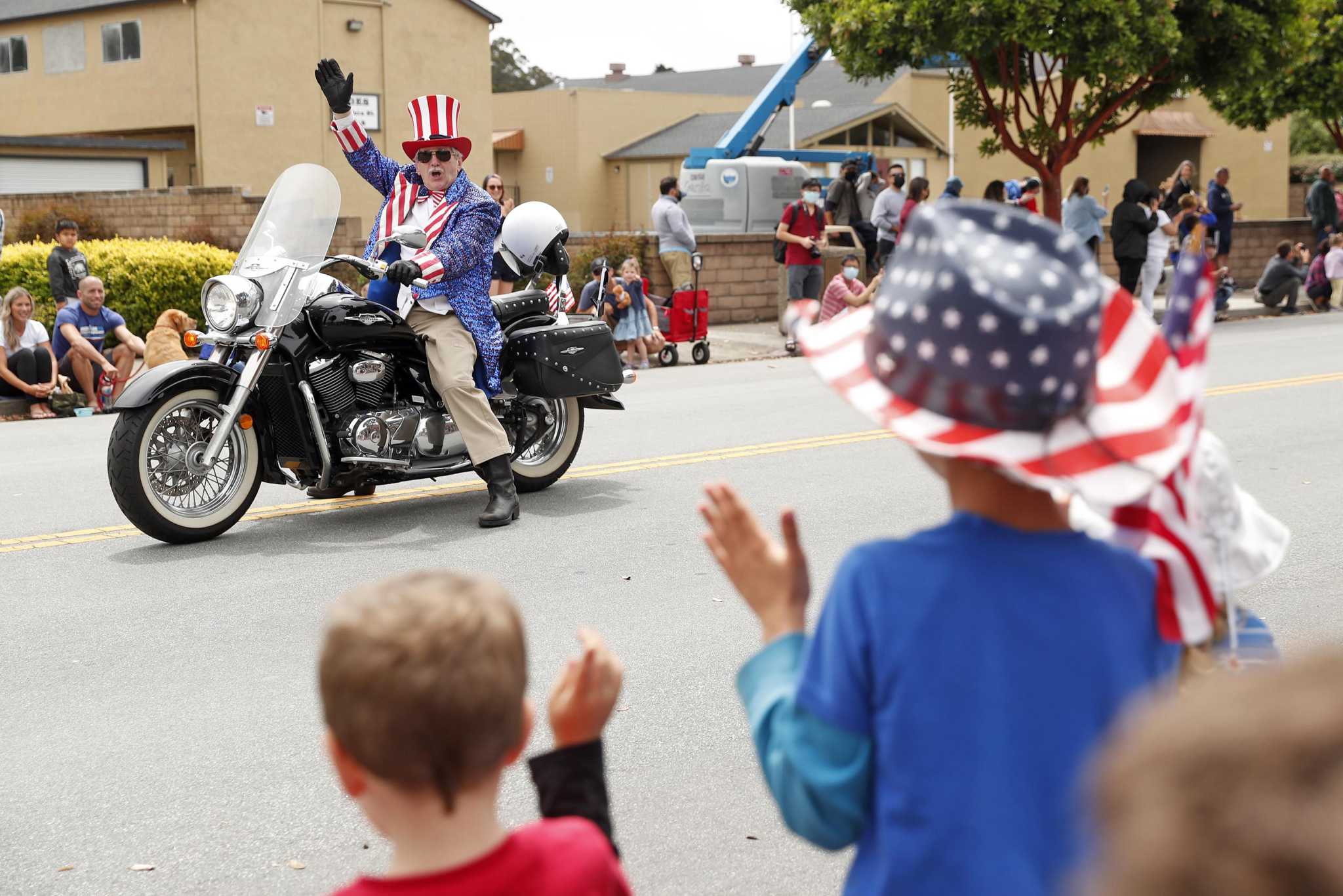 Half Moon Bay's July Fourth parade marches on, a year after 50th anniversary cancellation - Vimarsana News