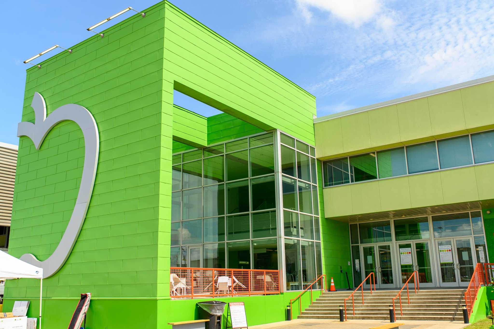 Houston Food Bank Providing More Than Just Meals To Those At need