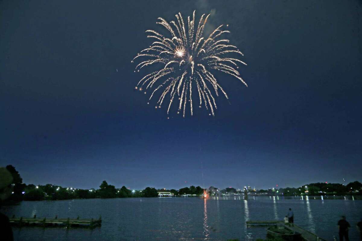 San Antonio’s lakeside July 4 party had flags, fireworks, barbecue