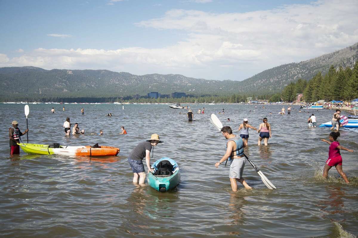Die Strände in South Lake Tahoe verzeichneten am 4. Juli 2021 einen Besucheransturm.