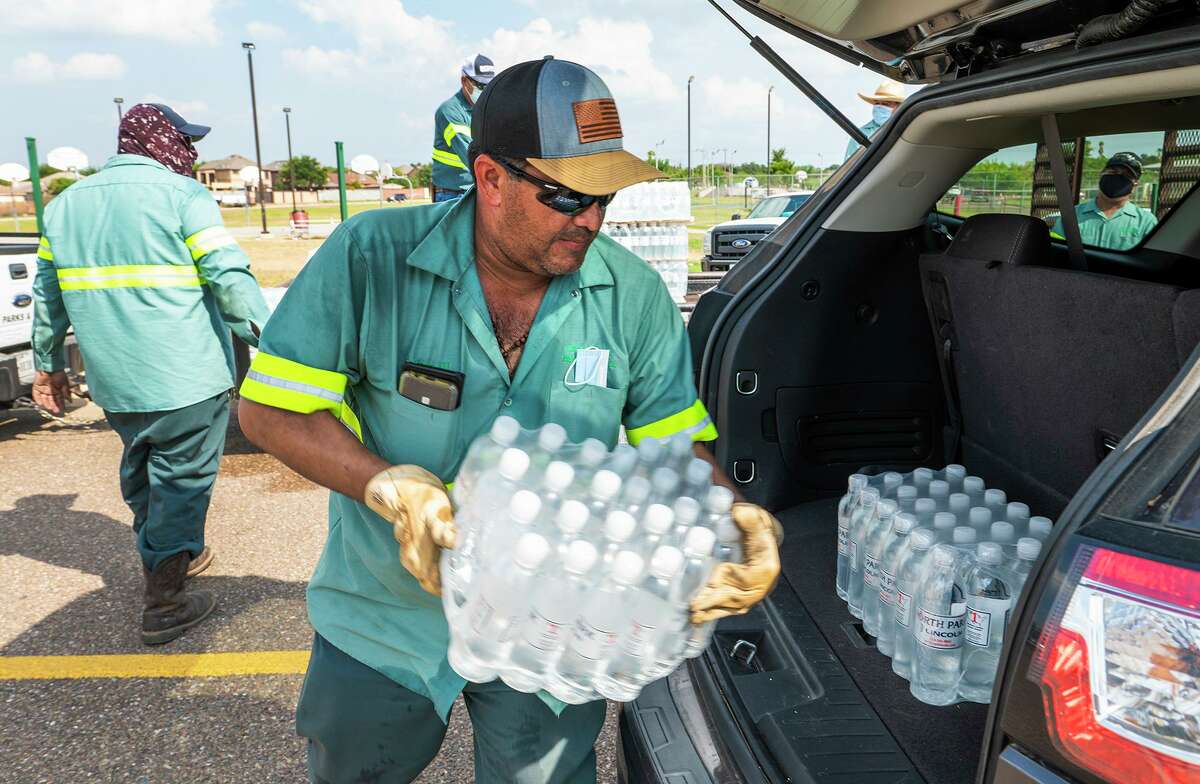 Laredo response to boil water notice in focus as distribution drives