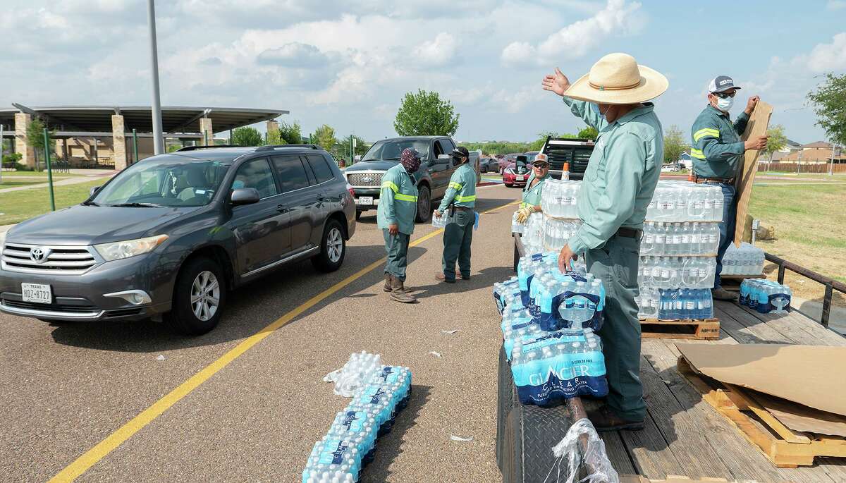 Laredo response to boil water notice in focus as distribution drives