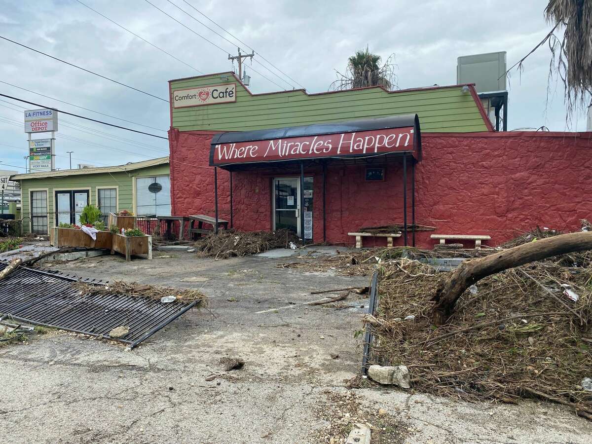 Smoke BBQ + Skybar is stepping in to give Comfort Café an extra boost after the top-rated San Antonio brunch spot was closed because of flooding Tuesday morning. 