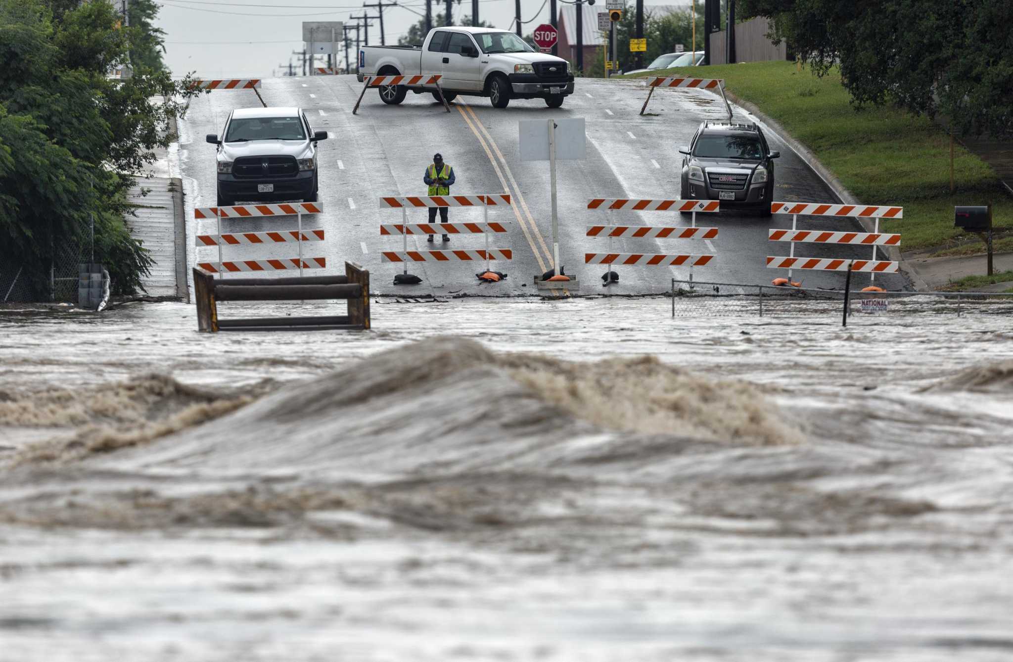 Heavy rains pound San Antonio, flooding Leon Creek - Vimarsana News