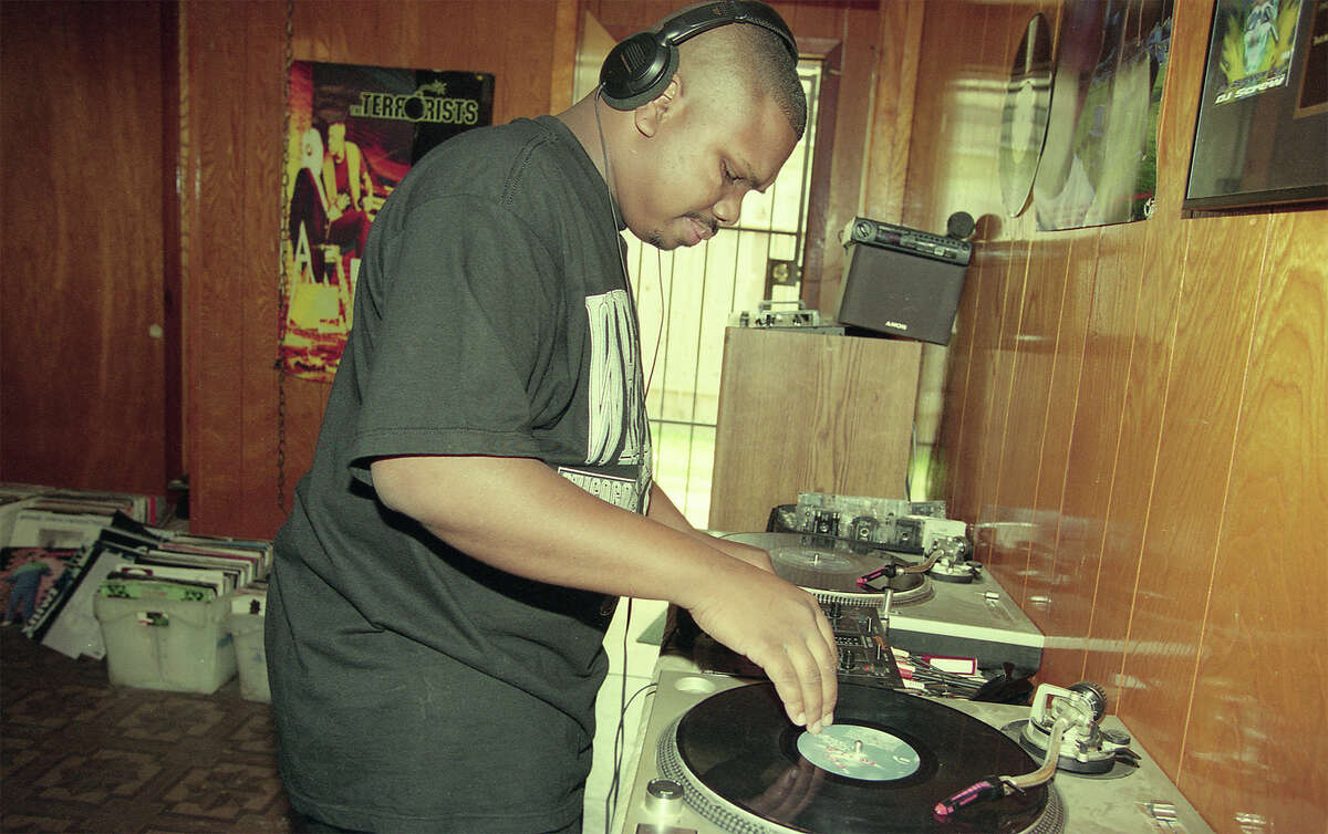 DJ Screw working out of his home studio in 1995.