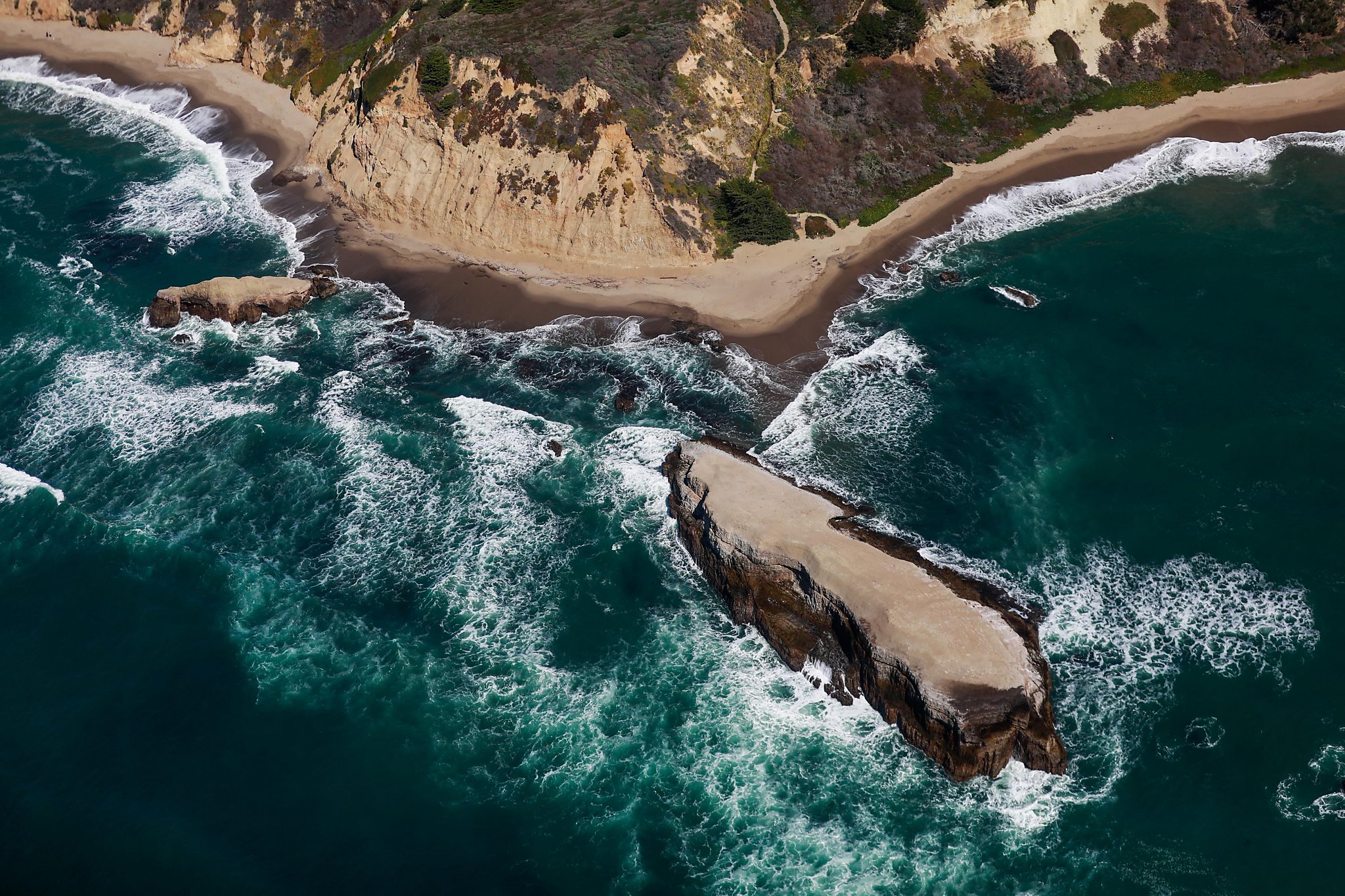 3 bodies wash ashore along San Mateo coastline over holiday weekend - Vimarsana News