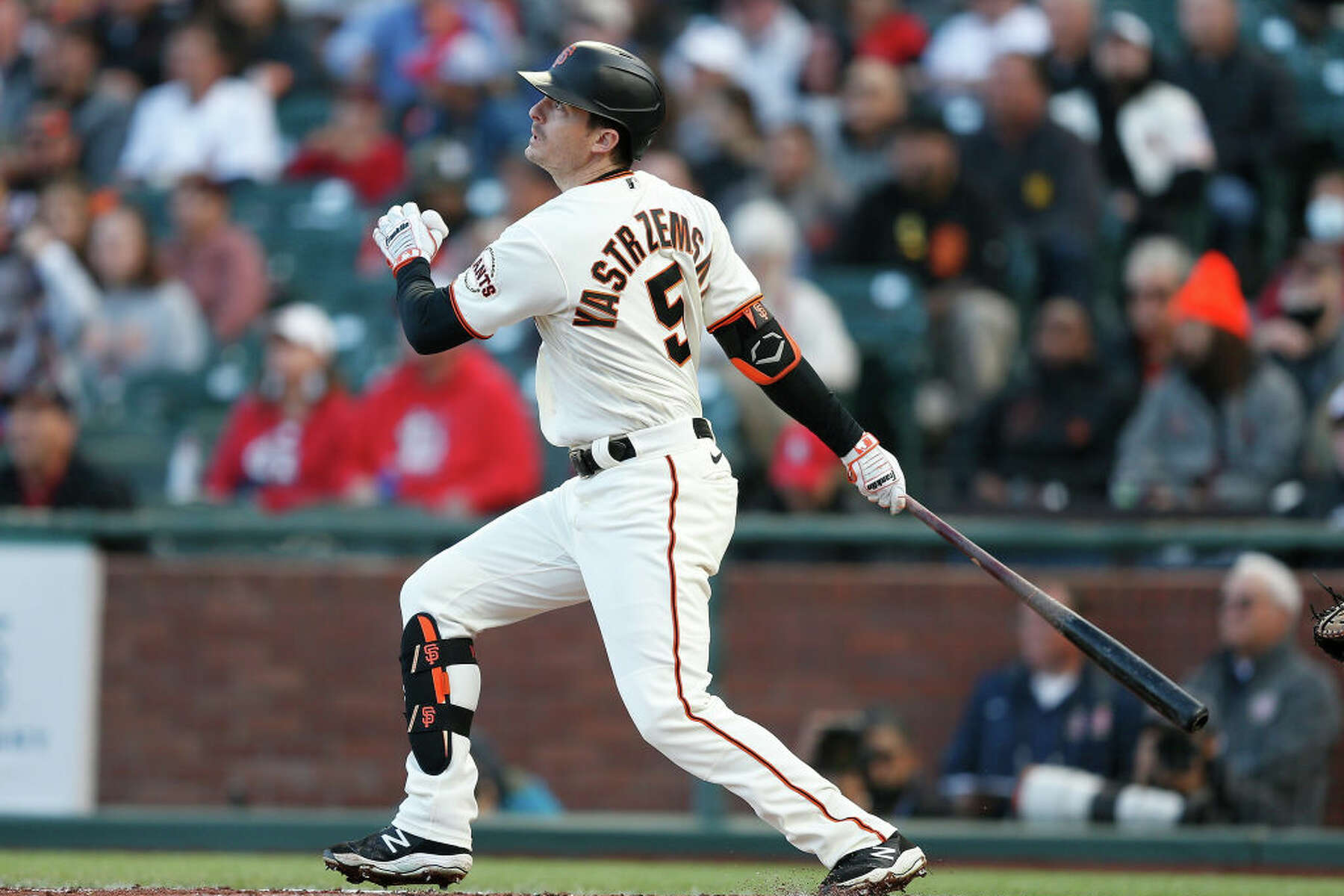 Mike Yastrzemski's hilarious gaffe helps propel Dodgers as Giants sink  further