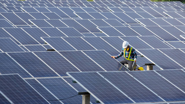 Commentary: EarthTalk by Roddy Scheer and Doug Moss - The debate over solar is growing - Vimarsana News