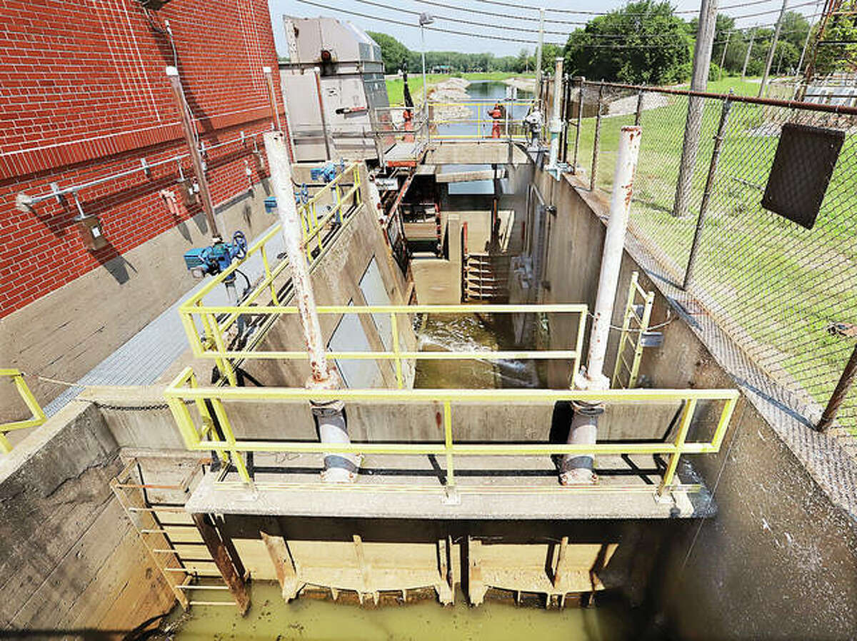 The Wood River Levee and Drainage Districts pump station on Illinois 3 at the Amoco Cutoff sits next to a water retention basin, background, which stretches to Illinois 143 in Wood River. The city, the levee district and the U.S. Corps of Engineers has launched a public awareness campaign to educate residents about the importance of the levees.