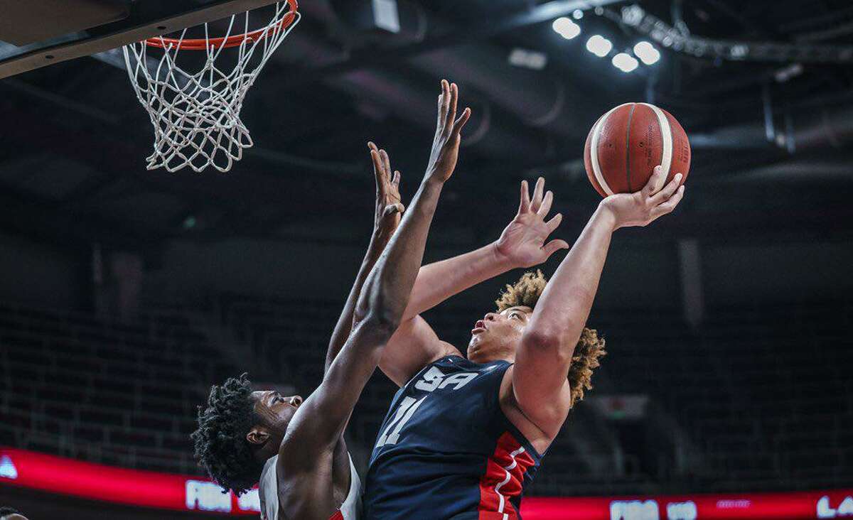 Kenneth Lofton Jr. powers his way to the rim during Saturday's semifinal win over Canada in the Under-19 FIBA World Cup.