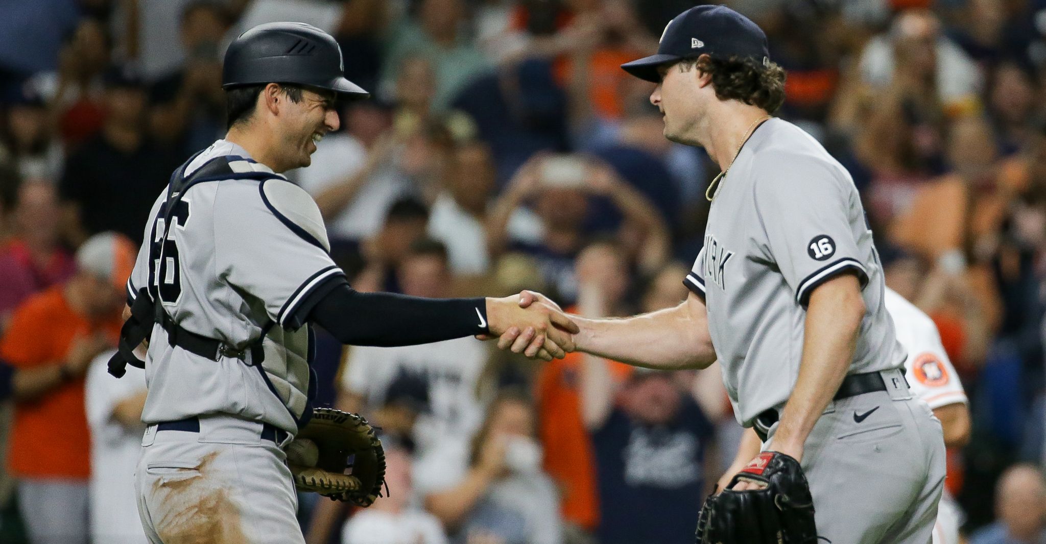 Aaron Boone, Yankee coaches ditch jerseys