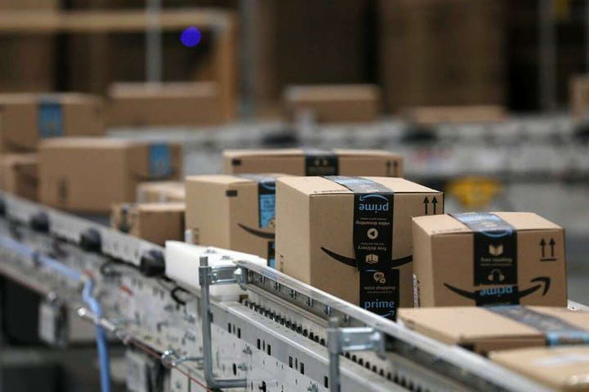 Packages passed down a conveyor belt before receiving a shipping label at Amazon in Shakopee, Minn. (Anthony Souffle/Minneapolis Star Tribune/TNS)