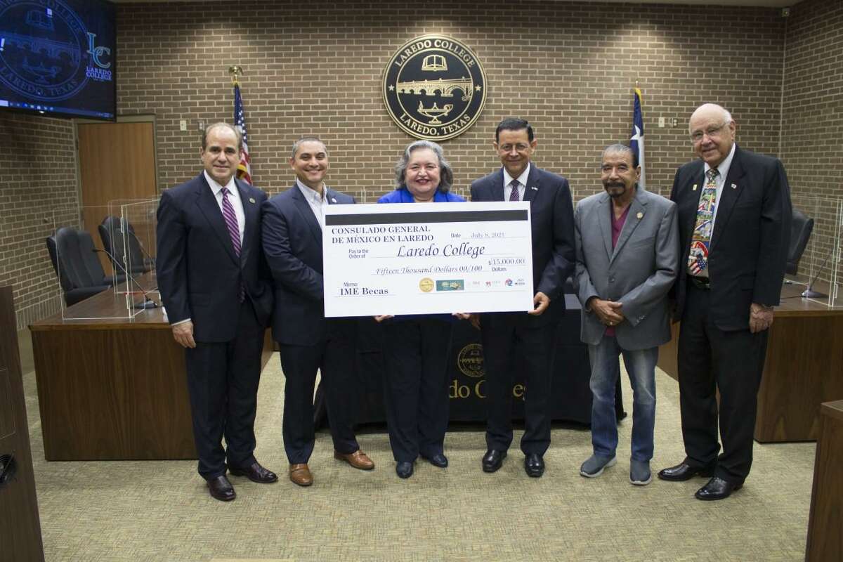 Laredo College received a donation of $7,500 from the Mexican Consulate for its IME Becas Scholarship Program.