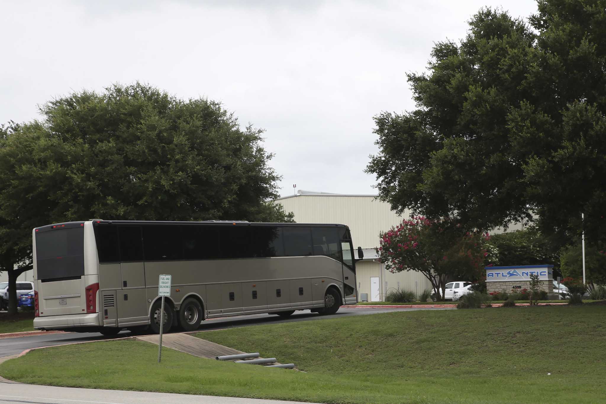 Beer and no masks onboard? Texas Republicans shame fleeing Democrats - Vimarsana News
