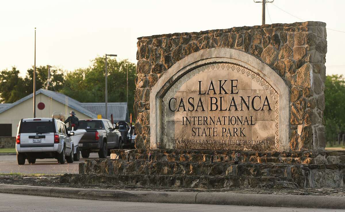 El domingo por la mañana el Departamento de Parques y Vida Silvestre de Texas recuperó el el cuerpo de un hombre que se ahogó cuando se encontraba de pesca con sus amigos en el Lago Casa Blanca.