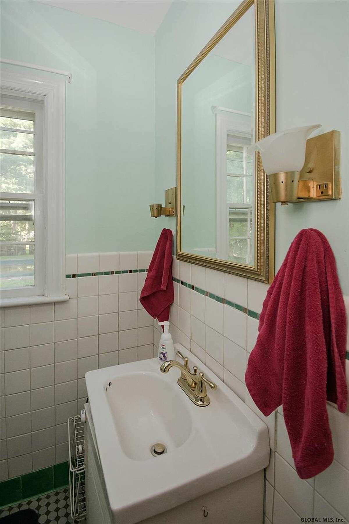 Upstate New York homes for sale with pools