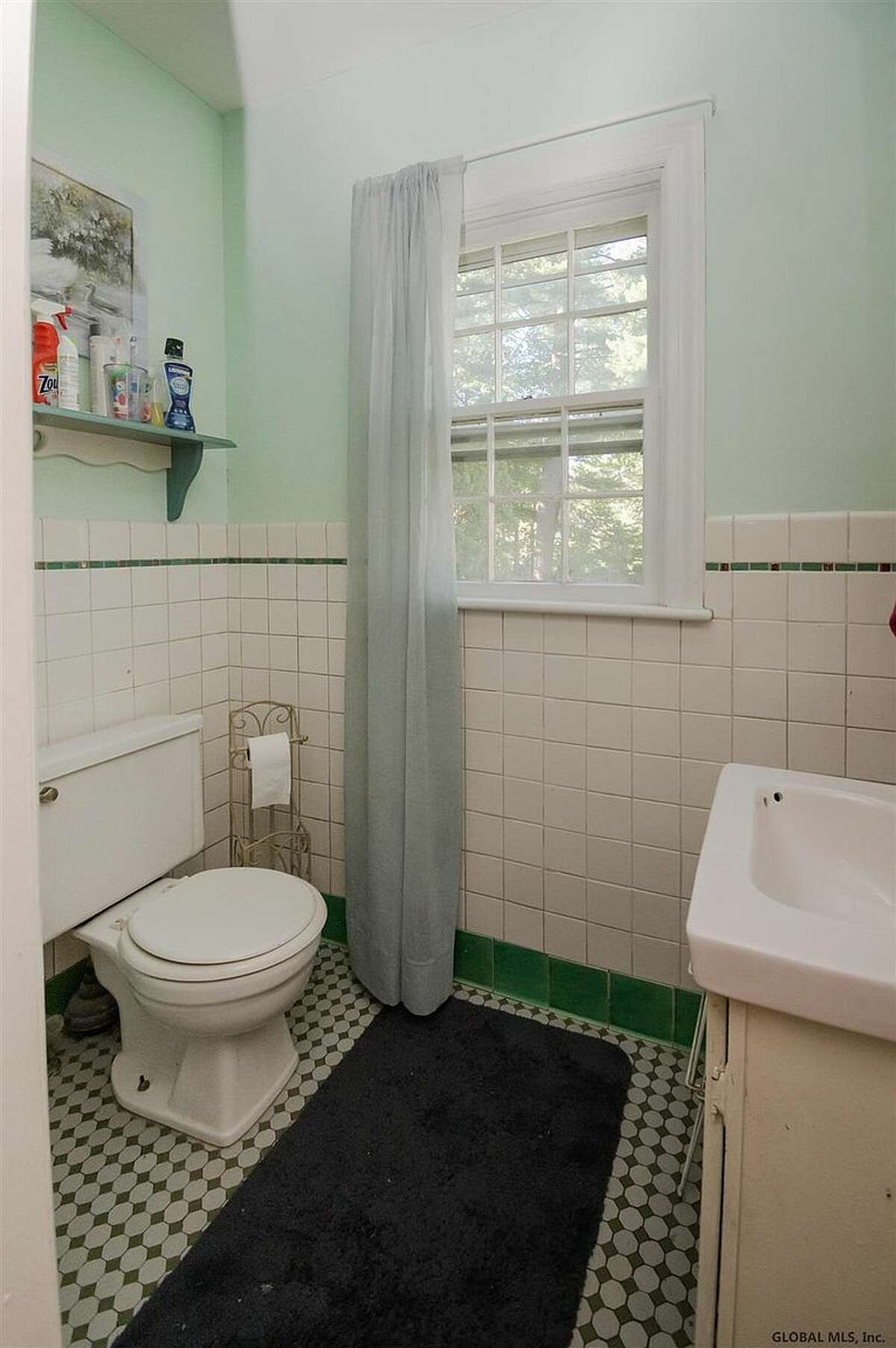 Upstate New York homes for sale with pools