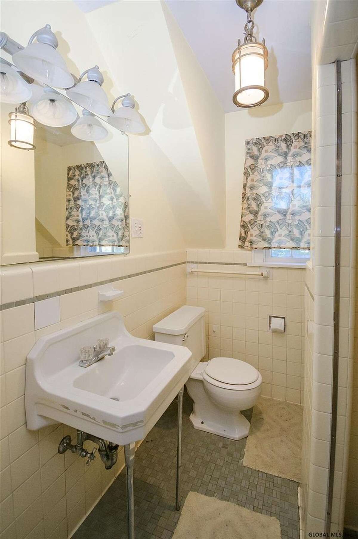 Upstate New York homes for sale with pools