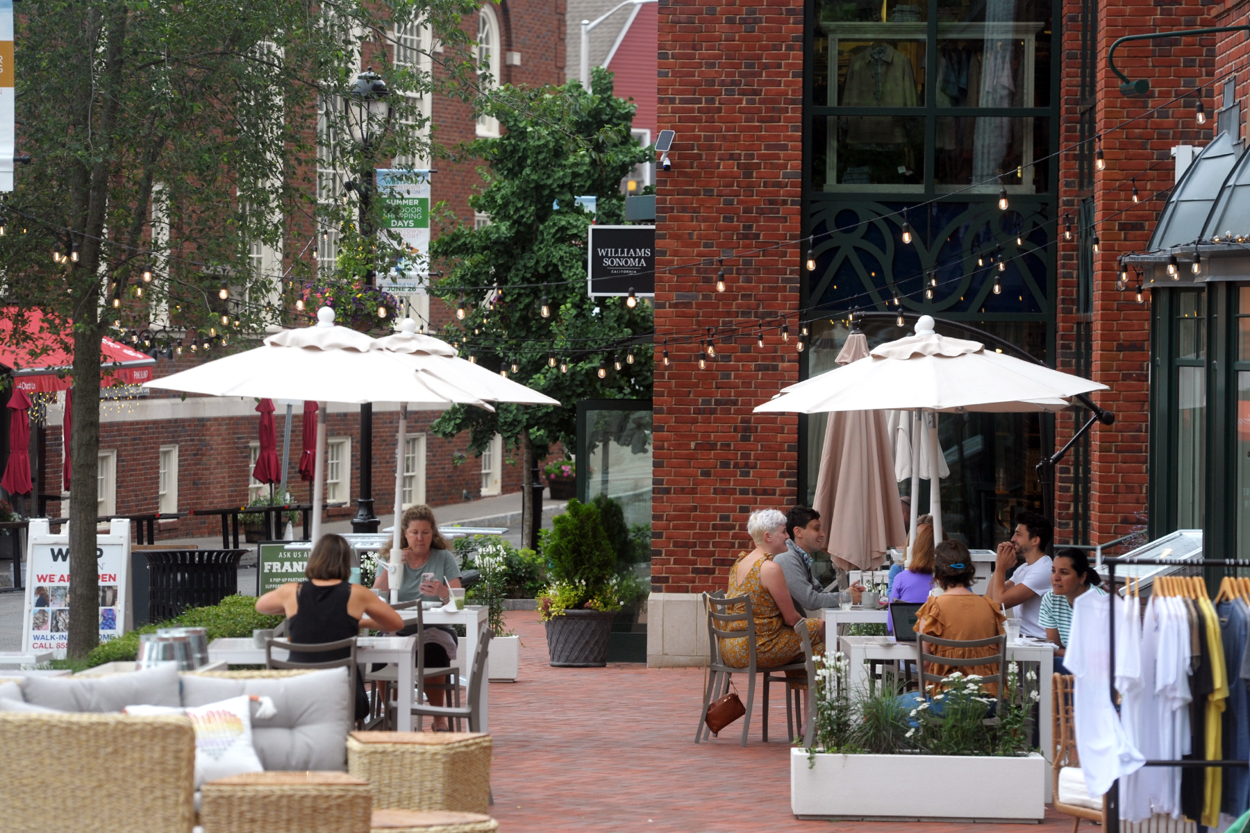 West Hartford Center - Join the Experience! Shop. Dine. Stroll.