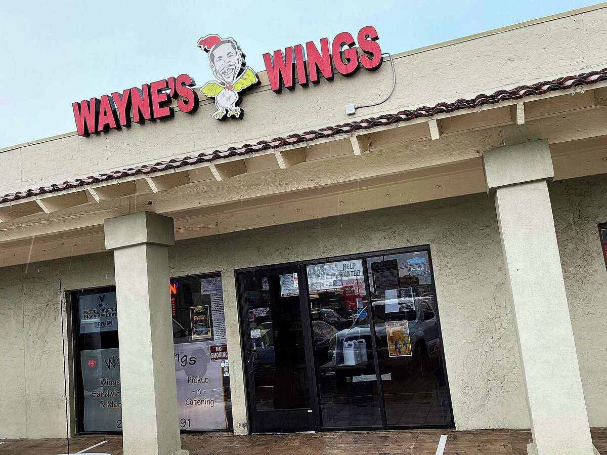 The best hot chicken wings in San Antonio restaurants Capo’s, Charlie