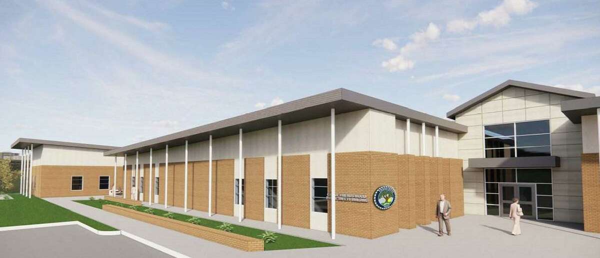 Looking to make more room to house the city of Friendswood’s some 100 police officers, police department staff, fire marshals and municipal court employees, the city will expand its public safety building.