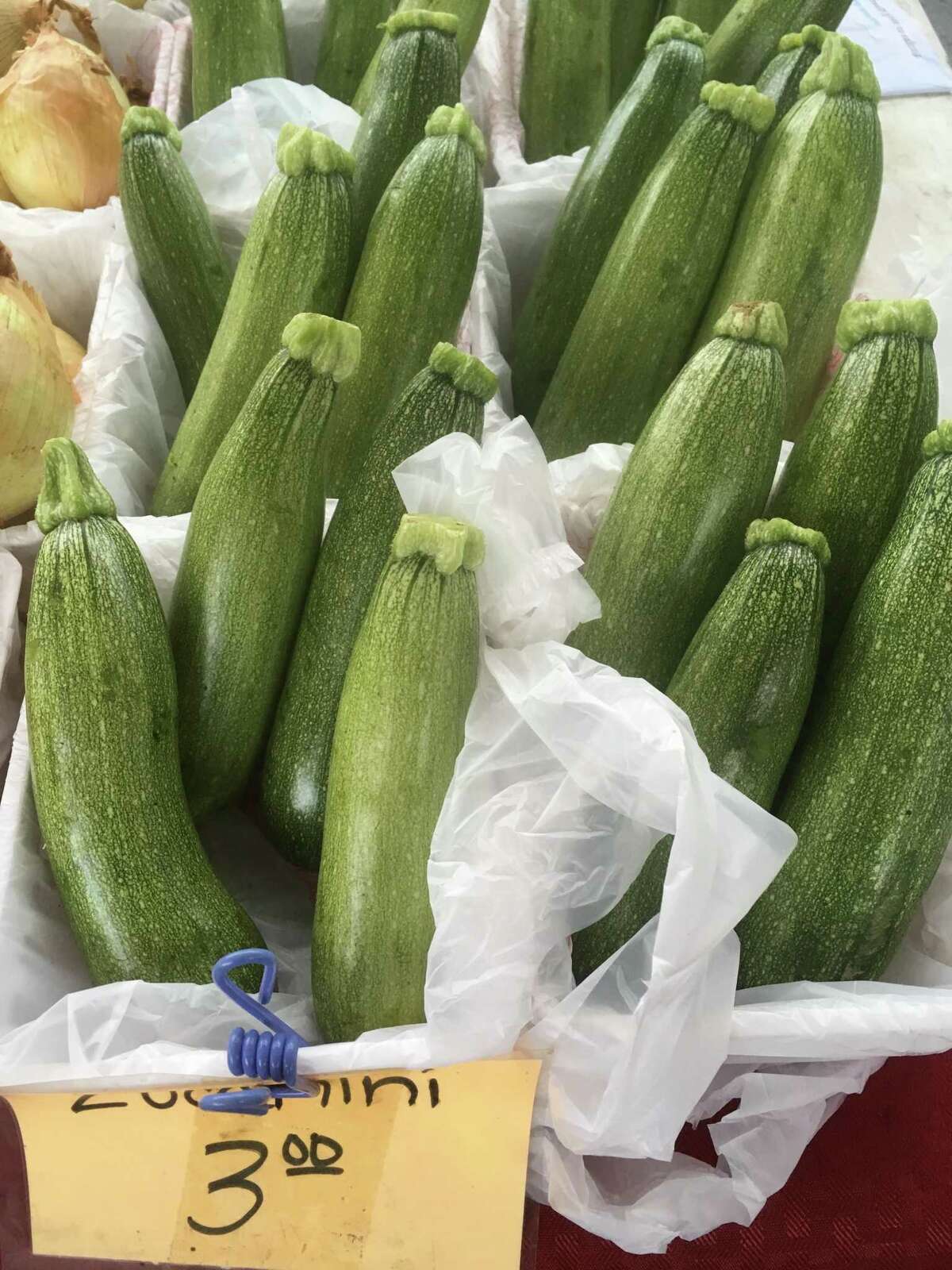 How to pick the perfect zucchini. Spoiler alert size matters